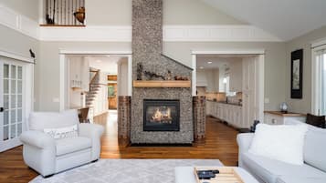 Villa (6 Bedrooms) | Front of property