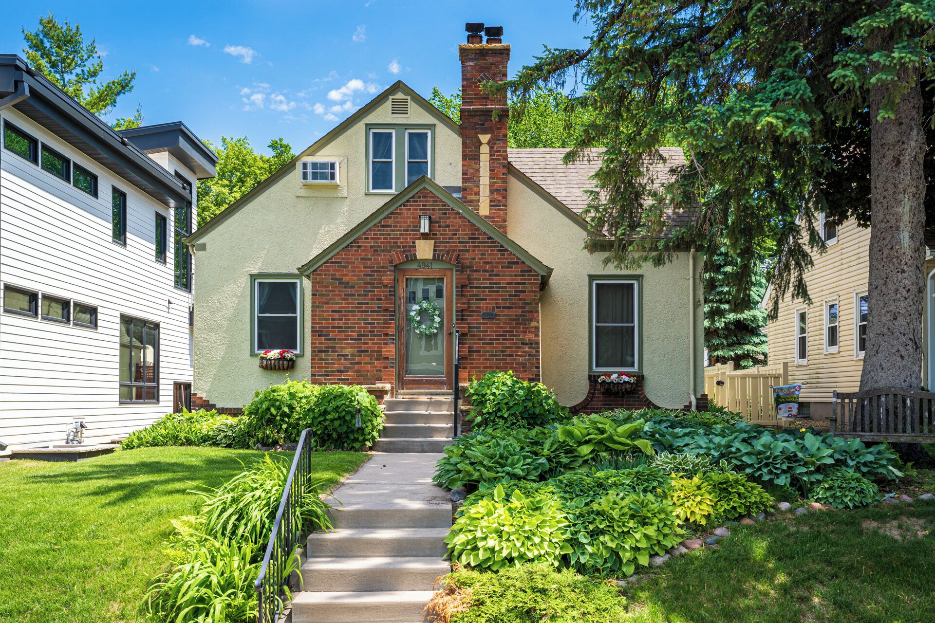 House (3 Bedrooms) | Exterior