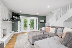 House (3 Bedrooms) | Living room | TV