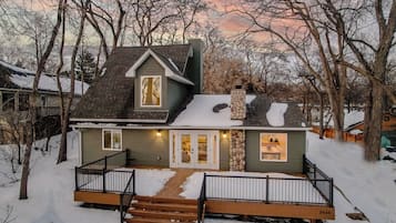 House (3 Bedrooms) | Exterior