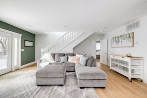 House (3 Bedrooms) | Living room | TV