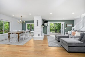 House (3 Bedrooms) | Living room | TV