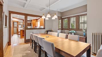 Biệt thự (4 Bedrooms) | Khu vực ăn uống tại phòng