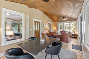 Villa (4 Bedrooms) | Property amenity - Harriet House (Minneapolis)
