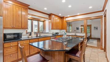 Villa (4 Bedrooms) | Private kitchen | Microwave, oven, stovetop, dishwasher