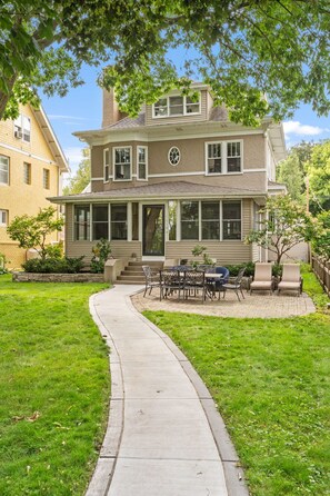 Villa (4 Bedrooms) | Property amenity - Harriet House (Minneapolis)