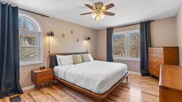 House (4 Bedrooms) | 4 bedrooms, desk, laptop workspace, bed sheets