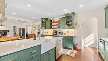 Maison (4 Bedrooms) | Cuisine privée | Micro-ondes, four, plaque de cuisson, lave-vaisselle