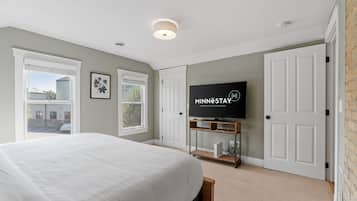 3 bedrooms, desk, laptop workspace, iron/ironing board