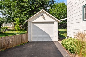House (3 Bedrooms) | Property amenity - Chaska Charmer (Chaska)
