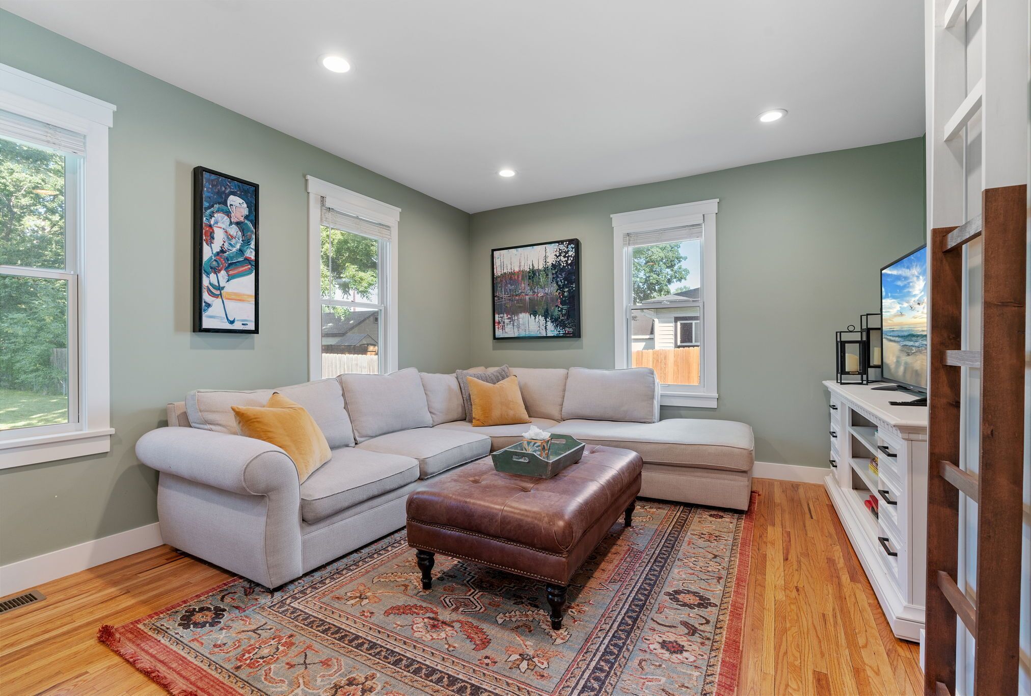 House (3 Bedrooms) | Living room | TV