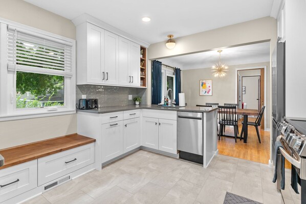 House (3 Bedrooms) | Private kitchen | Microwave, oven, stovetop, dishwasher