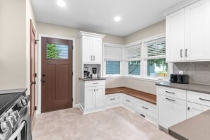 House (3 Bedrooms) | Private kitchen | Microwave, oven, stovetop, dishwasher