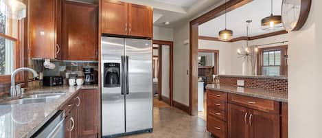 Maison (3 Bedrooms) | Cuisine privée | Micro-ondes, four, plaque de cuisson, lave-vaisselle