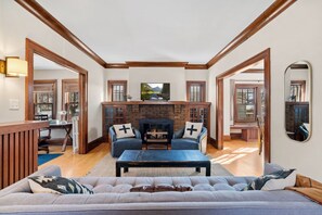 Hús (3 Bedrooms) | Stofa | Sjónvarp, bækur