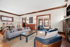 House (3 Bedrooms) | Living room | TV, books - Fulton Lodge (Minneapolis)