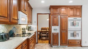 House (5 Bedrooms) | Property amenity