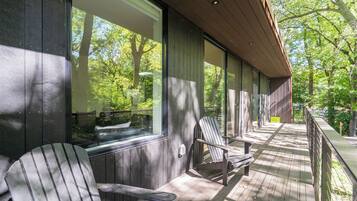 House (3 Bedrooms) | Exterior