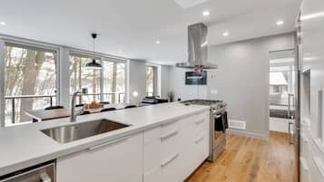 Hus (3 Bedrooms) | Eget kjøkken | Mikrobølgeovn, ovn, kokeplater og oppvaskmaskin