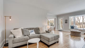 House (3 Bedrooms) | Property amenity