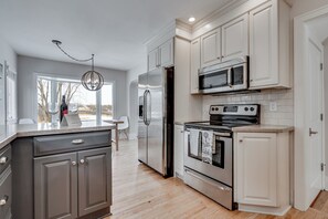 House (3 Bedrooms) | Property amenity - D. Lakefront Cottage (Excelsior)