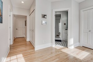House (3 Bedrooms) | Property amenity - D. Lakefront Cottage (Excelsior)