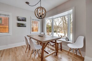 House (3 Bedrooms) | Property amenity - D. Lakefront Cottage (Excelsior)