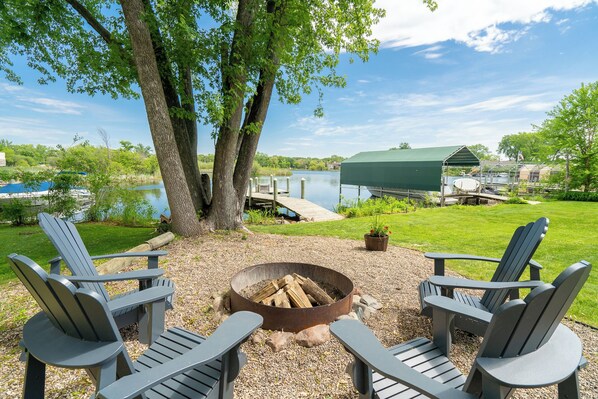 Property amenity - D. Lakefront Cottage (Excelsior)