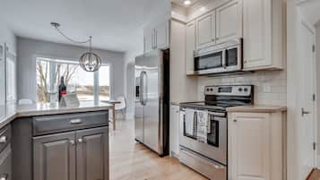 House (3 Bedrooms) | Private kitchen | Microwave, oven, stovetop, dishwasher
