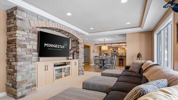 House (4 Bedrooms) | Living room | TV, books