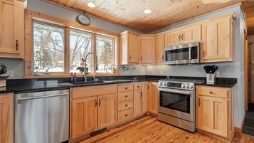 Villa (4 Bedrooms) | Private kitchen | Microwave, oven, stovetop, dishwasher