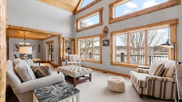 Villa (4 Bedrooms) | Front of property