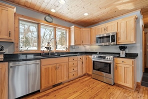 House (4 Bedrooms) | Private kitchen | Microwave, oven, stovetop, dishwasher