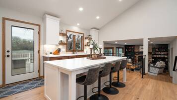 House (4 Bedrooms) | Private kitchen | Microwave, oven, stovetop, dishwasher