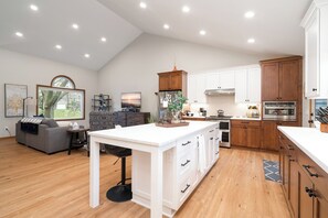 House (4 Bedrooms) | Property amenity - Creekside Lodge (Minnetonka)