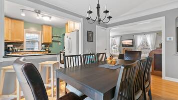House (3 Bedrooms) | Makan dalam bilik