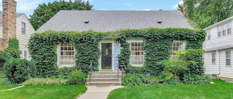 House (3 Bedrooms) | Property amenity