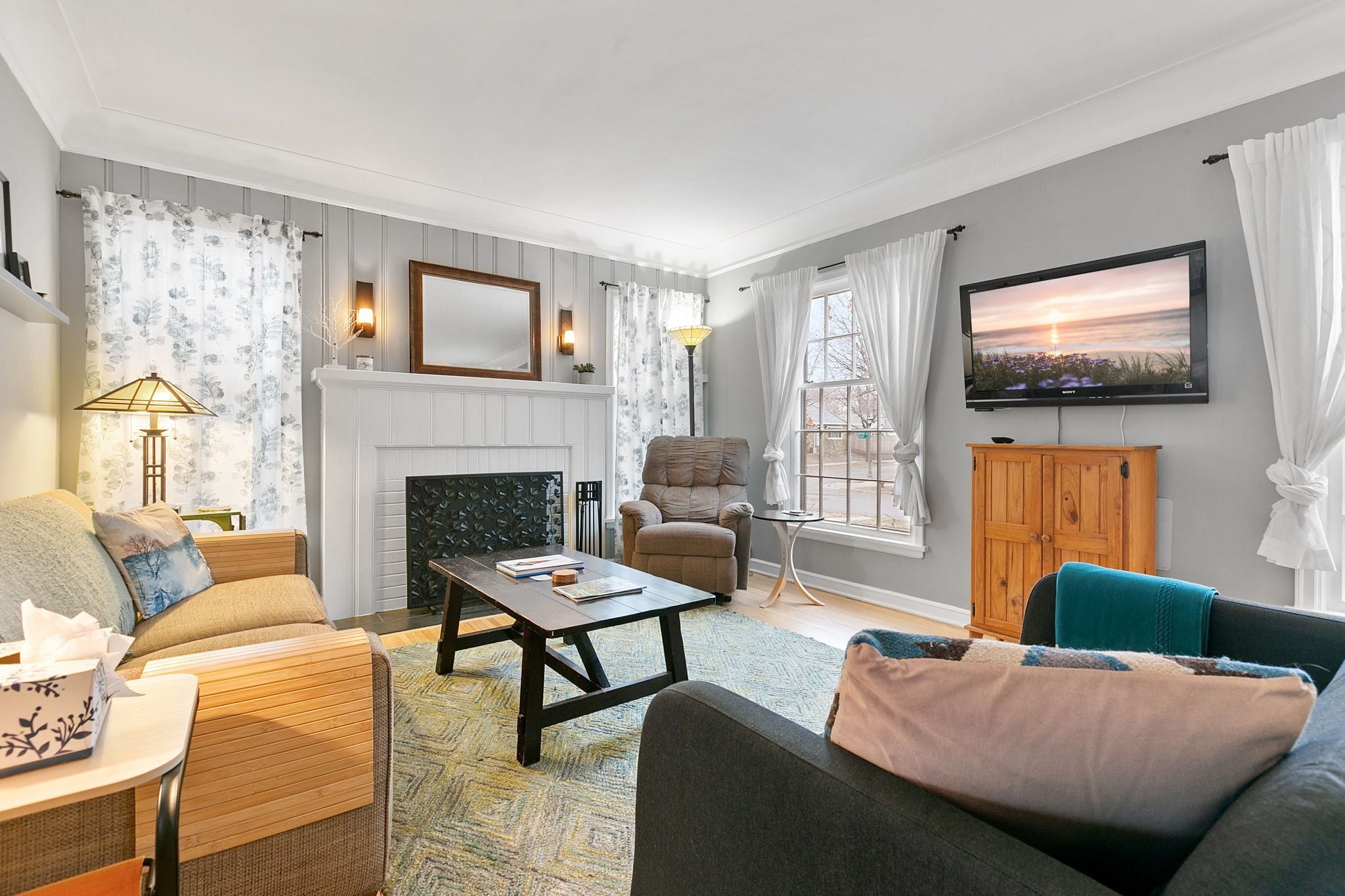 Maison (3 Bedrooms) | Salle de séjour | Télévision, console de jeux vidéo, table de tennis de table, livres