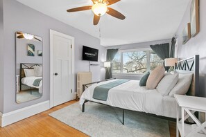 Hus (3 Bedrooms) | 3 sovrum, arbetsyta för laptop, strykjärn/strykbräda och sängkläder