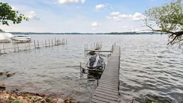 House (3 Bedrooms) | Lake