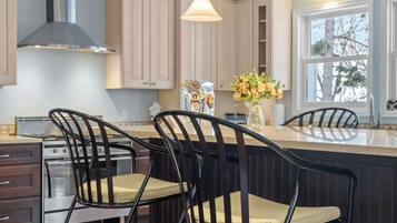 House (3 Bedrooms) | Private kitchen | Microwave, oven, stovetop, dishwasher