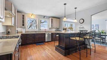 House (3 Bedrooms) | Private kitchen | Microwave, oven, stovetop, dishwasher