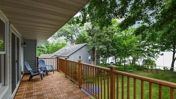 House (3 Bedrooms) | Exterior