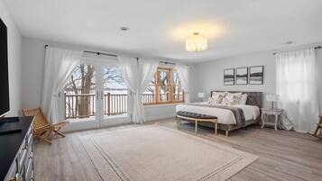 House (3 Bedrooms) | 3 bedrooms, desk, laptop workspace, iron/ironing board