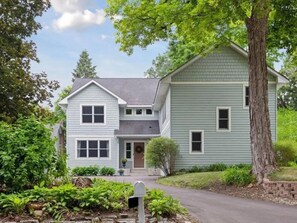 House (3 Bedrooms) | Property amenity