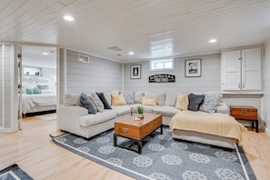 House (4 Bedrooms) | Living room