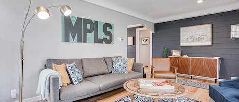 Casa (4 Bedrooms) | Soggiorno | TV, caminetto, console per videogiochi