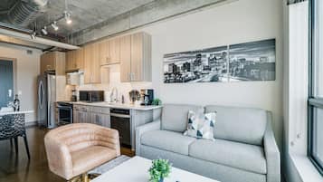 Appartement (0 Bedroom) | Salle de séjour | Télévision