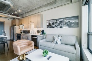 Departamento (1 Bedroom) | Sala de estar | Televisión