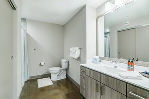 Apartment (0 Bedroom) | Bathroom - Sable 302 - Alcove (Minneapolis)